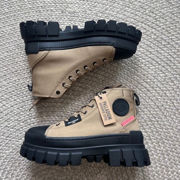 Palladium REVOLT HI TX Sz Womens 7.5 - Picture 1 of 9